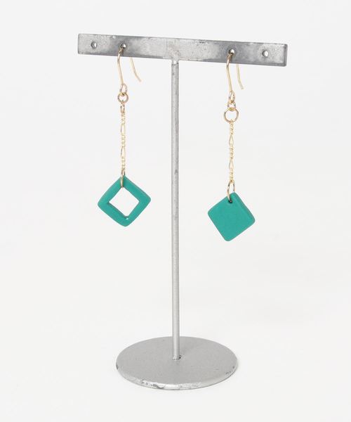 tone(トーン)の「【atelier*mio】スクエア pierce(ピアス(両耳用)・レディース・ブラック/グリーン/ブルー/パープル/イエロー/レッド・FREE)」の2枚目の写真
