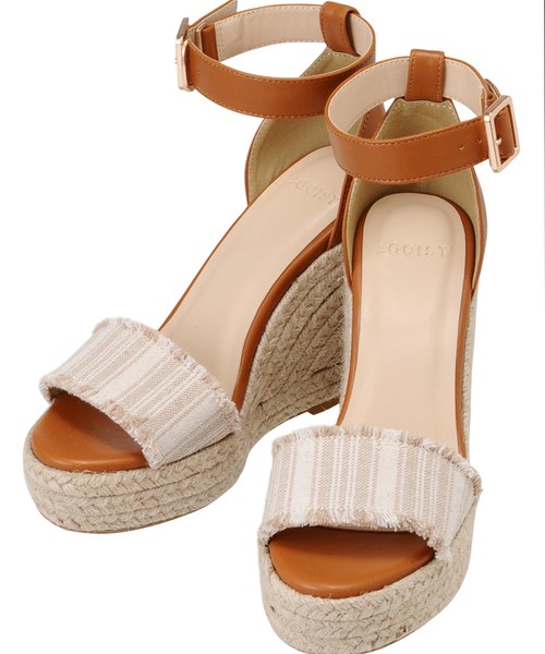EGOIST（エゴイスト）の「ヴィンテージストライプウェッジサンダル（サンダル・レディース・ブラック/ベージュ・SMALL/MEDIUM/LARGE）」の2枚目の写真