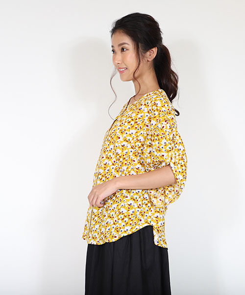 MashuKashu（マシュカシュ）の「花柄2WAYプルオーバー（シャツ/ブラウス・レディース・ブラック/グリーン/マスタード・フリー）」の7枚目の写真