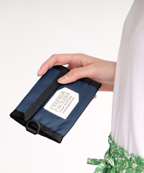 FREDRIK PACKERS（フレドリックパッカーズ）の「・ FREDRIK PACKERS / フレドリックパッカーズ 　 salle de bal別注　420D WALLET　財布（財布・レディース・ターコイズブルー/シルバー/ワイン/ブラック/ベージュ/ネイビー/カーキ/グリーン/ライトグリーン/ホワイト/その他1・FREE）」の7枚目の写真