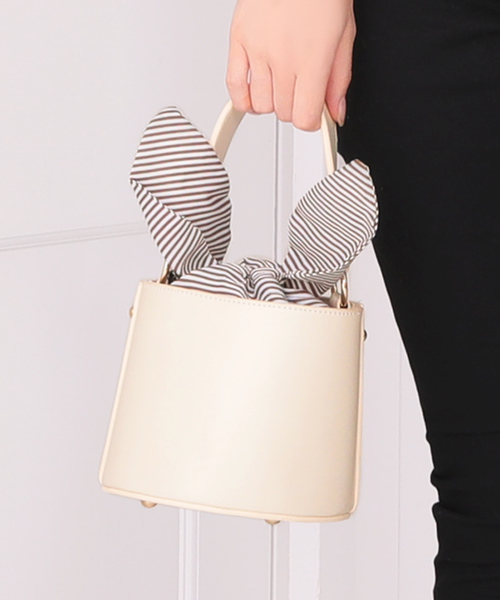 Ninarobe(ニーナローブ)の「ストライプインナーミニバケツバッグ(ハンドバッグ)」|ホワイト