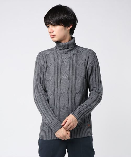 291295=HOMME(ニーキューイチニーキューゴーオム)の「【PAZZO】5GG ケーブル編みタートルネック(ニット/セーター・メンズ・ブラック/グレー/オフホワイト/ブルー・46/48/50)」の4枚目の写真
