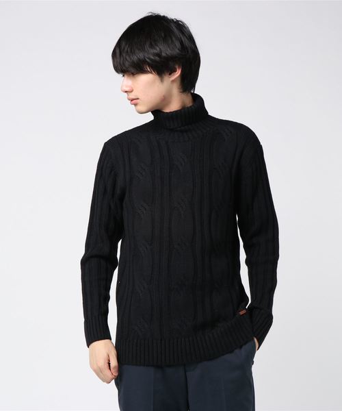 291295=HOMME(ニーキューイチニーキューゴーオム)の「【PAZZO】5GG ケーブル編みタートルネック(ニット/セーター・メンズ・ブラック/グレー/オフホワイト/ブルー・46/48/50)」の3枚目の写真