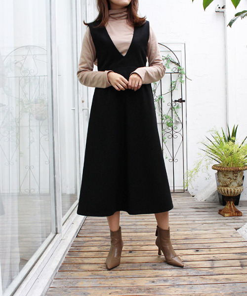 MODE ROBE（モードローブ）の「Vネックウールワンピース（ワンピース・レディース・ブラウン/ブラック・FREE）」の2枚目の写真