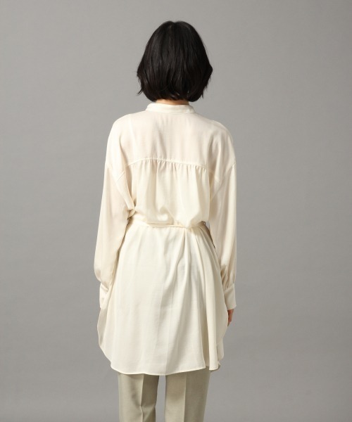 LOWRYS FARM（ローリーズファーム）の「サテンチュニックシャツ　870144（シャツ/ブラウス・レディース・チャコールグレー/アイボリー・FREE）」の5枚目の写真