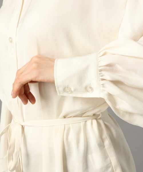 LOWRYS FARM（ローリーズファーム）の「サテンチュニックシャツ　870144（シャツ/ブラウス・レディース・チャコールグレー/アイボリー・FREE）」の8枚目の写真