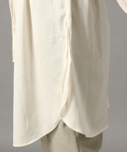 LOWRYS FARM（ローリーズファーム）の「サテンチュニックシャツ　870144（シャツ/ブラウス・レディース・チャコールグレー/アイボリー・FREE）」の9枚目の写真