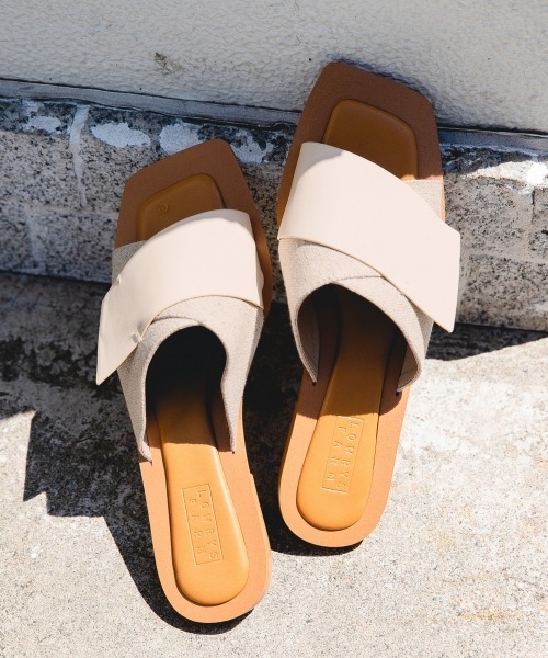 LOWRYS FARM(ローリーズファーム)の「イソザイミュール 880414(サンダル・レディース・アイボリー/ブラック・LARGE/MEDIUM)」の2枚目の写真