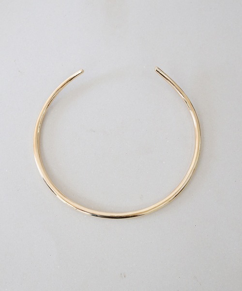 BOEMY（ボエミー）の「シンプルメタリックチョーカー（ネックレス・レディース・ゴールド・FREE）」の2枚目の写真