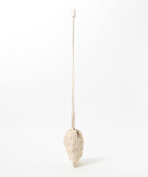 Ray BEAMS(レイビームス)の「RBS / シャーリング 巾着 バッグ(ショルダーバッグ・レディース・ブラック/オフホワイト・ONE SIZE)」の3枚目の写真