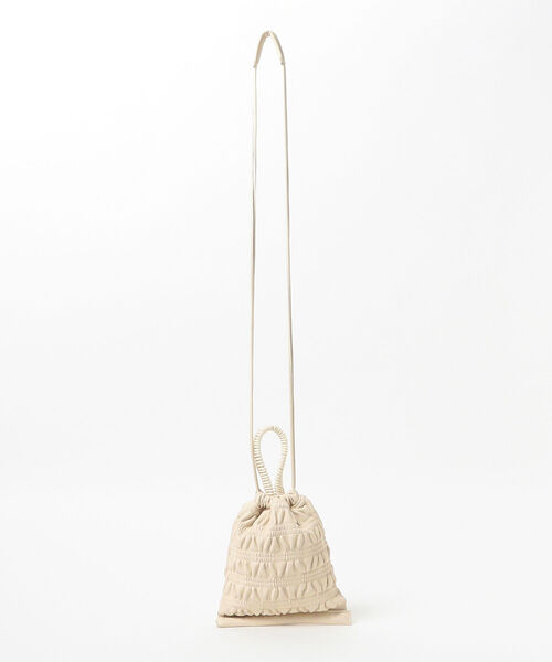 Ray BEAMS(レイビームス)の「RBS / シャーリング 巾着 バッグ(ショルダーバッグ・レディース・ブラック/オフホワイト・ONE SIZE)」の4枚目の写真