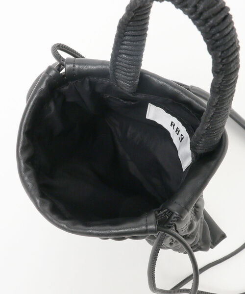 Ray BEAMS(レイビームス)の「RBS / シャーリング 巾着 バッグ(ショルダーバッグ・レディース・ブラック/オフホワイト・ONE SIZE)」の13枚目の写真