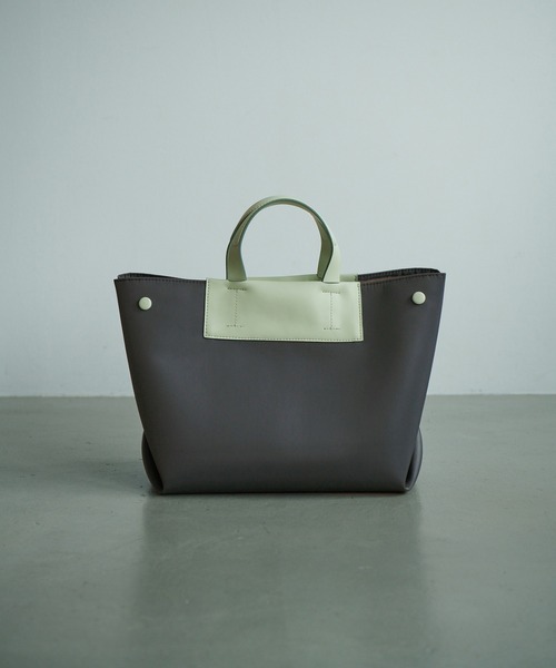 E'POR(エポール)の「【E’POR】【A4対応】【撥水/雨の日】D BAG Large(ハンドバッグ・レディース・ブラック/チャコールグレー/キナリ/ベージュ/ブラック系その他/カーキ/キャメル・FREE)」の9枚目の写真