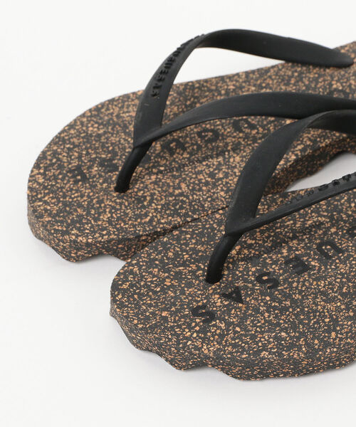 International Gallery BEAMS（インターナショナルギャラリービームス）の「ASPORTUGUESAS / コルクフットベッド ビーチサンダル（サンダル・メンズ・ブラック/ホワイト・39-40/43-44/41-42）」の12枚目の写真