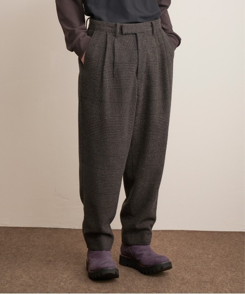 And A(アンドエー)の「TROVE トローブ / SKYE TROUSER スカイ ワイドトラウザータックパンツ セットアップ / 65PAN01(スラックス・メンズ・グレイッシュベージュ/ブラウン系その他・3/2/1)」の2枚目の写真