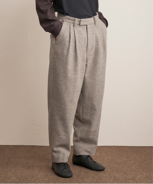 And A(アンドエー)の「TROVE トローブ / SKYE TROUSER スカイ ワイドトラウザータックパンツ セットアップ / 65PAN01(スラックス・メンズ・グレイッシュベージュ/ブラウン系その他・3/2/1)」の1枚目の写真