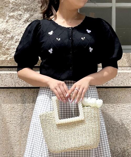 Allamanda(アラマンダ)の「花刺繍透かし柄/カーディガン(カーディガン/ボレロ・レディース・ブラック/サックスブルー/アイボリー/ミント・M)」の2枚目の写真