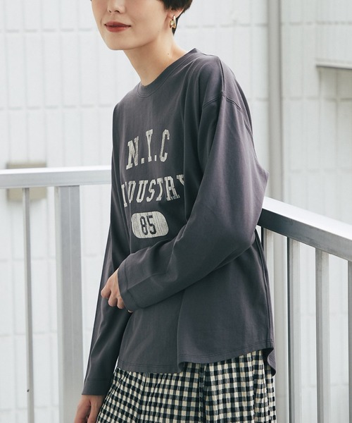 un dix cors（アンディコール）の「ヴィンテージライクな大人トレーナー　ロゴプルオーバーカットソー（Tシャツ/カットソー・レディース・チャコールグレー/カーキ/アイボリー・FREE）」の2枚目の写真