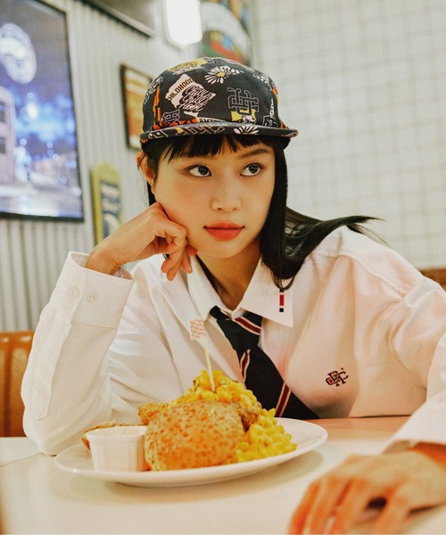 ROMANTIC CROWN(ロマンティッククラウン)の「【ROMANTIC CROWN】FLOWER ARTWORK CAMP CAP / ロマンティッククラウン フラワー アートワーク グラフィック キャンプ キャップ(キャップ・メンズ・オートミール/ネイビー・FREE)」の4枚目の写真