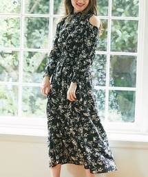 tocco closet | プチフリル×シャーリングショルダー開きモノトーンフラワープリントワンピース(ワンピース)