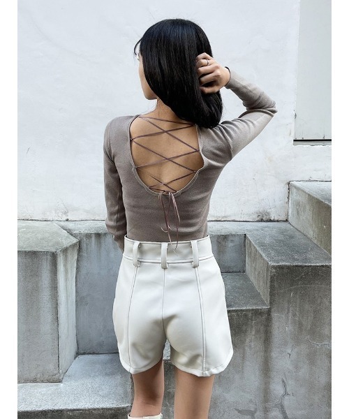 ENVYM（アンビー）の「タイバックＫＮＩＴ（ニット/セーター・レディース・ブラック/ホワイト/ベージュ・FREE）」の3枚目の写真