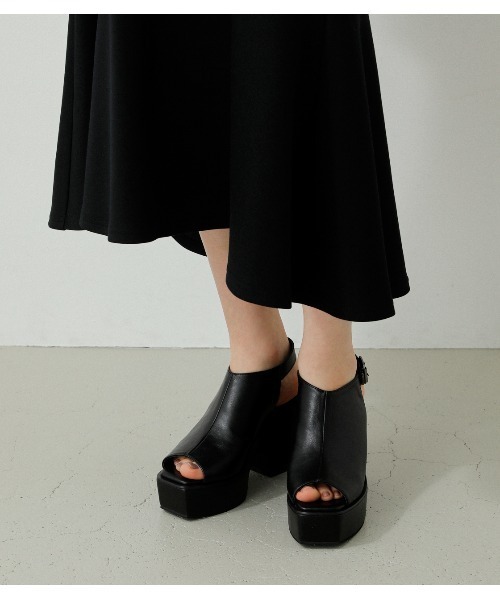 AZUL by moussy(アズールバイマウジー)の「OPEN TOE BOOTIE SANDAL/オープントーブーティーサンダル(サンダル・レディース・ライトベージュ/ブラック・SMALL/LARGE/MEDIUM)」の9枚目の写真