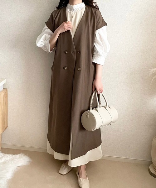 ECRIRE（エクリール）の「【TOMOコラボ】サイドスリットロングジレベスト（ワンピース・レディース・ブラック/ベージュ/ライトグリーン/モカ・M/L）」の2枚目の写真