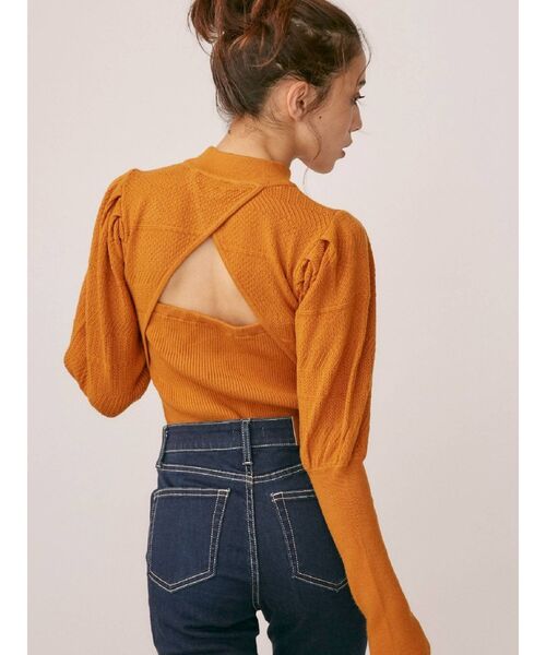 EVRIS（エヴリス）の「バックオープンパフスリーブニットトップス（ニット/セーター・レディース・ブラック/オレンジ/ブルー・FREE）」の3枚目の写真