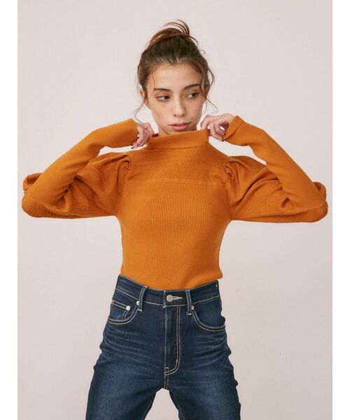 EVRIS（エヴリス）の「バックオープンパフスリーブニットトップス（ニット/セーター・レディース・ブラック/オレンジ/ブルー・FREE）」の5枚目の写真