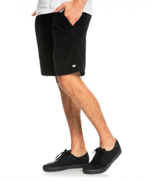 Quiksilver(クイックシルバー)の「TAXER CORD 18/クイックシルバーコーデュロイショートパンツ(その他パンツ・メンズ・カーキ/ベージュ/ネイビー/ブラック・SMALL/MEDIUM/LARGE/X-LARGE)」の2枚目の写真