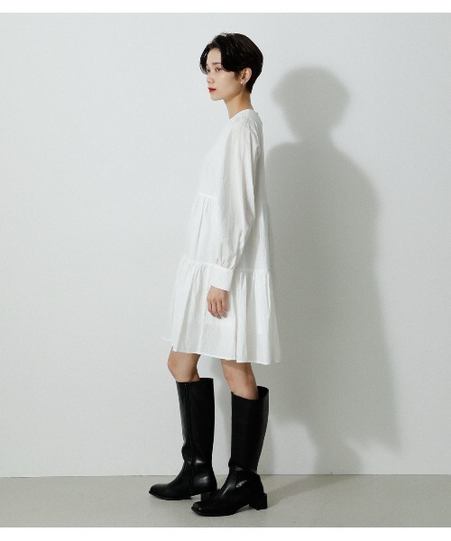 AZUL by moussy（アズールバイマウジー）の「MINI TIERED ONEPIECE/ミニティアードワンピース（ワンピース・レディース・ブラック/ホワイト・MEDIUM/SMALL）」の9枚目の写真