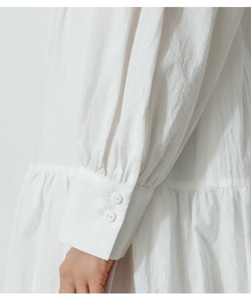 AZUL by moussy（アズールバイマウジー）の「MINI TIERED ONEPIECE/ミニティアードワンピース（ワンピース・レディース・ブラック/ホワイト・MEDIUM/SMALL）」の13枚目の写真