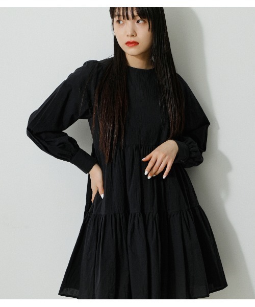 AZUL by moussy（アズールバイマウジー）の「MINI TIERED ONEPIECE/ミニティアードワンピース（ワンピース・レディース・ブラック/ホワイト・MEDIUM/SMALL）」の15枚目の写真