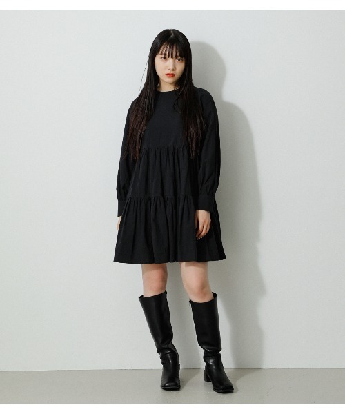 AZUL by moussy（アズールバイマウジー）の「MINI TIERED ONEPIECE/ミニティアードワンピース（ワンピース・レディース・ブラック/ホワイト・MEDIUM/SMALL）」の17枚目の写真