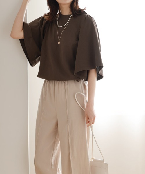 Pierrot（ピエロ）の「ギャザースリーブTシャツ（Tシャツ/カットソー・レディース・ブラック/オフホワイト/サンドベージュ/ラベンダー/ブルー系その他/イエロー系その他/オレンジ系その他/チャコール/テラコッタ/ブラウン/ネイビー/ブルー/グレー系その他/ライトピンク/ブルー系その他2・M/L）」の6枚目の写真