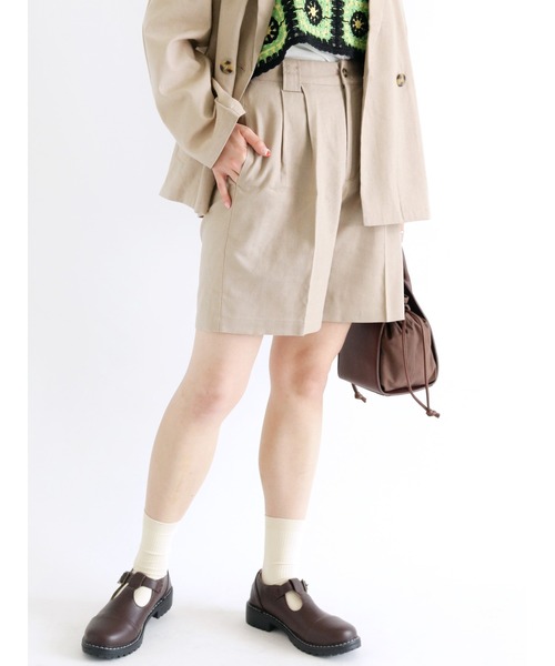 ehka sopo（エヘカソポ）の「リネン混タックショートパンツ(セットアップ可)（その他パンツ・レディース・ベージュ/グリーン/キナリ・ﾌﾘ-）」の2枚目の写真