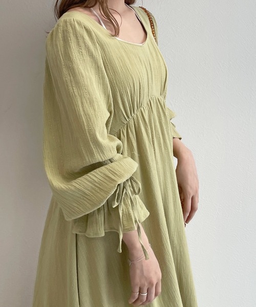 no773フリル黒リボンヨークギャザーワンピース　リネンコットン　生成り Lily andantino