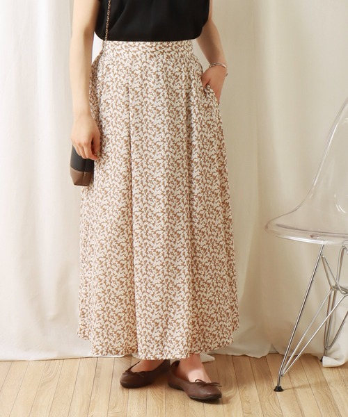 libelle more（リベル モア）の「デシン花柄タックフレアースカート（スカート・レディース・グリーン/ブラック/ベージュ・M）」の3枚目の写真