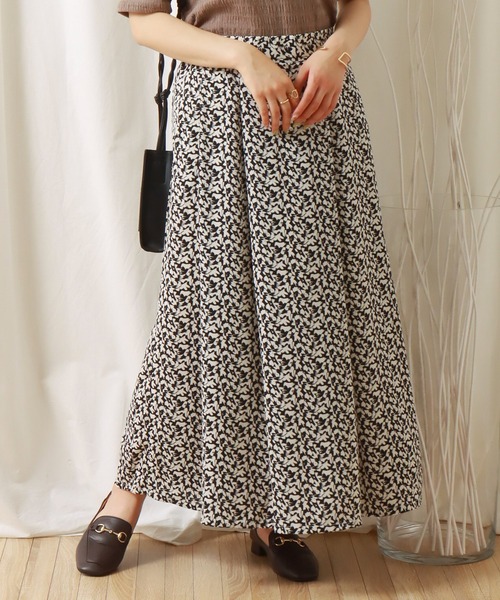 libelle more（リベル モア）の「デシン花柄タックフレアースカート（スカート・レディース・グリーン/ブラック/ベージュ・M）」の2枚目の写真