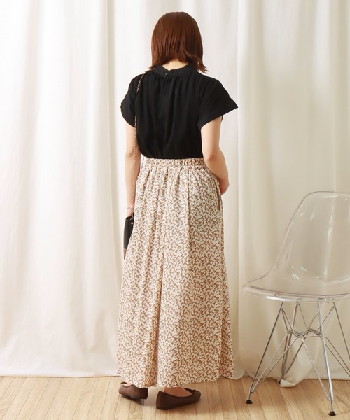 libelle more（リベル モア）の「デシン花柄タックフレアースカート（スカート・レディース・グリーン/ブラック/ベージュ・M）」の5枚目の写真