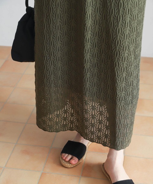 URBAN RESEARCH DOORS（アーバンリサーチドアーズ）の「『セットアップ対応』 透かし柄ニットスカート（スカート・レディース・チャコールグレー/カーキ・MEDIUM）」の17枚目の写真