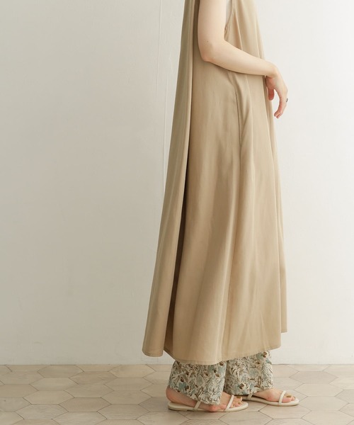 URBAN RESEARCH DOORS（アーバンリサーチドアーズ）の「ショルダータックフレアワンピース（ワンピース・レディース・ベージュ/カーキ/オレンジ系その他・MEDIUM）」の8枚目の写真