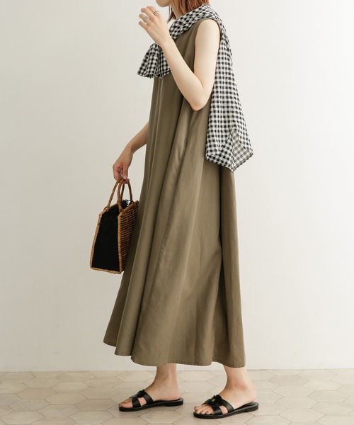 URBAN RESEARCH DOORS（アーバンリサーチドアーズ）の「ショルダータックフレアワンピース（ワンピース・レディース・ベージュ/カーキ/オレンジ系その他・MEDIUM）」の22枚目の写真