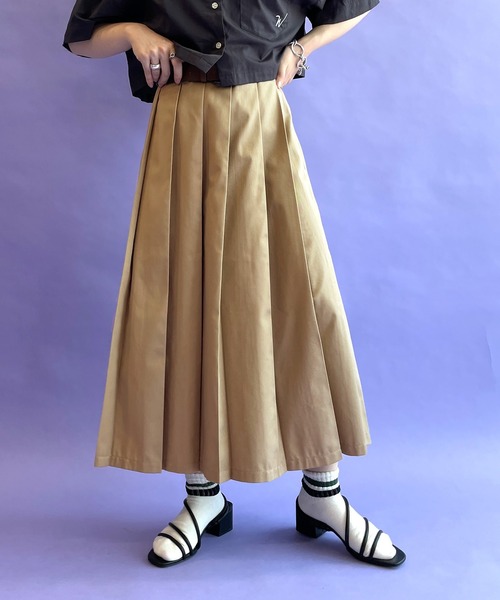 w closet（ダブルクローゼット）の「ベルト付きチノプリーツスカート