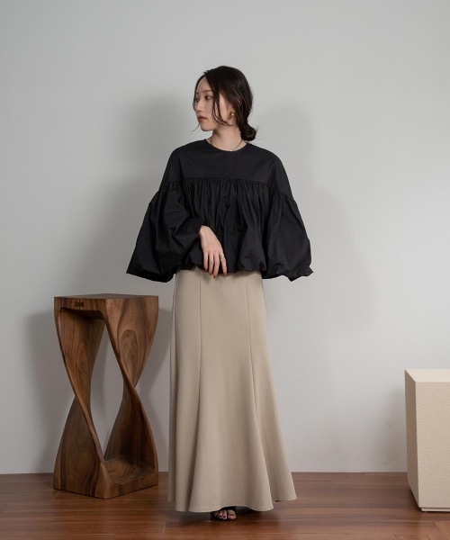 Amiur（エミレ）の「gather volume balloon blouse（シャツ/ブラウス・レディース・ブラック/ブラウン/オフホワイト・FREE）」の2枚目の写真