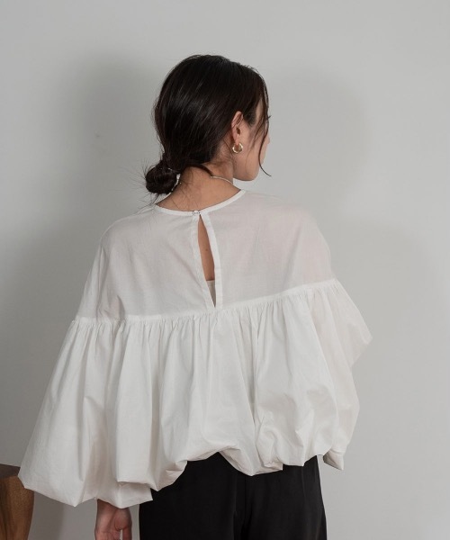 Amiur（エミレ）の「gather volume balloon blouse（シャツ/ブラウス・レディース・ブラック/ブラウン/オフホワイト・FREE）」の11枚目の写真