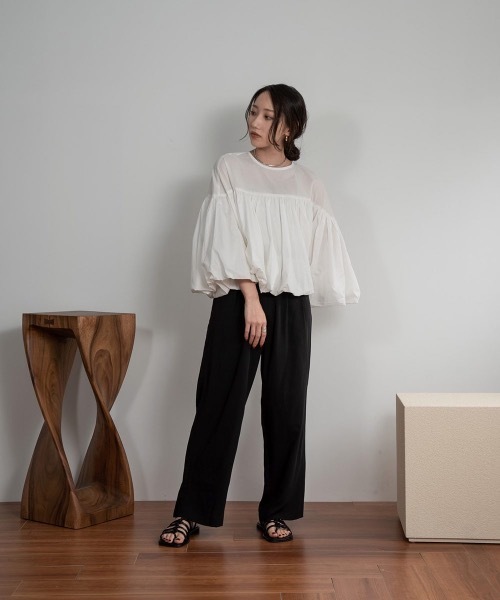 Amiur（エミレ）の「gather volume balloon blouse（シャツ/ブラウス・レディース・ブラック/ブラウン/オフホワイト・FREE）」の7枚目の写真