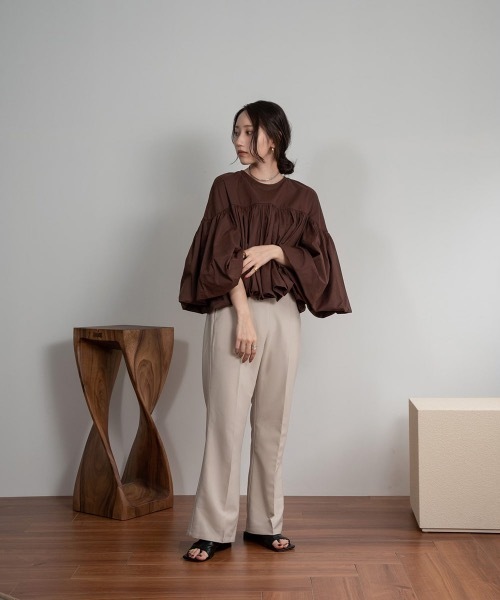 Amiur（エミレ）の「gather volume balloon blouse（シャツ/ブラウス・レディース・ブラック/ブラウン/オフホワイト・FREE）」の12枚目の写真