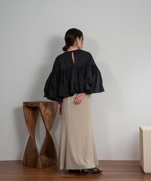 Amiur（エミレ）の「gather volume balloon blouse（シャツ/ブラウス・レディース・ブラック/ブラウン/オフホワイト・FREE）」の5枚目の写真