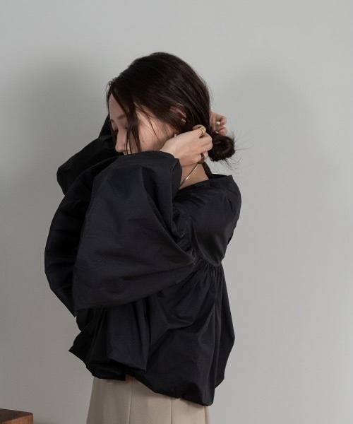 Amiur（エミレ）の「gather volume balloon blouse（シャツ/ブラウス・レディース・ブラック/ブラウン/オフホワイト・FREE）」の10枚目の写真
